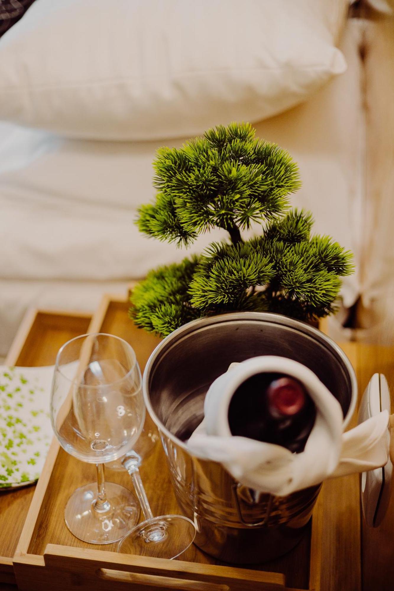 Hotel Bonsai Niemcza Exteriör bild