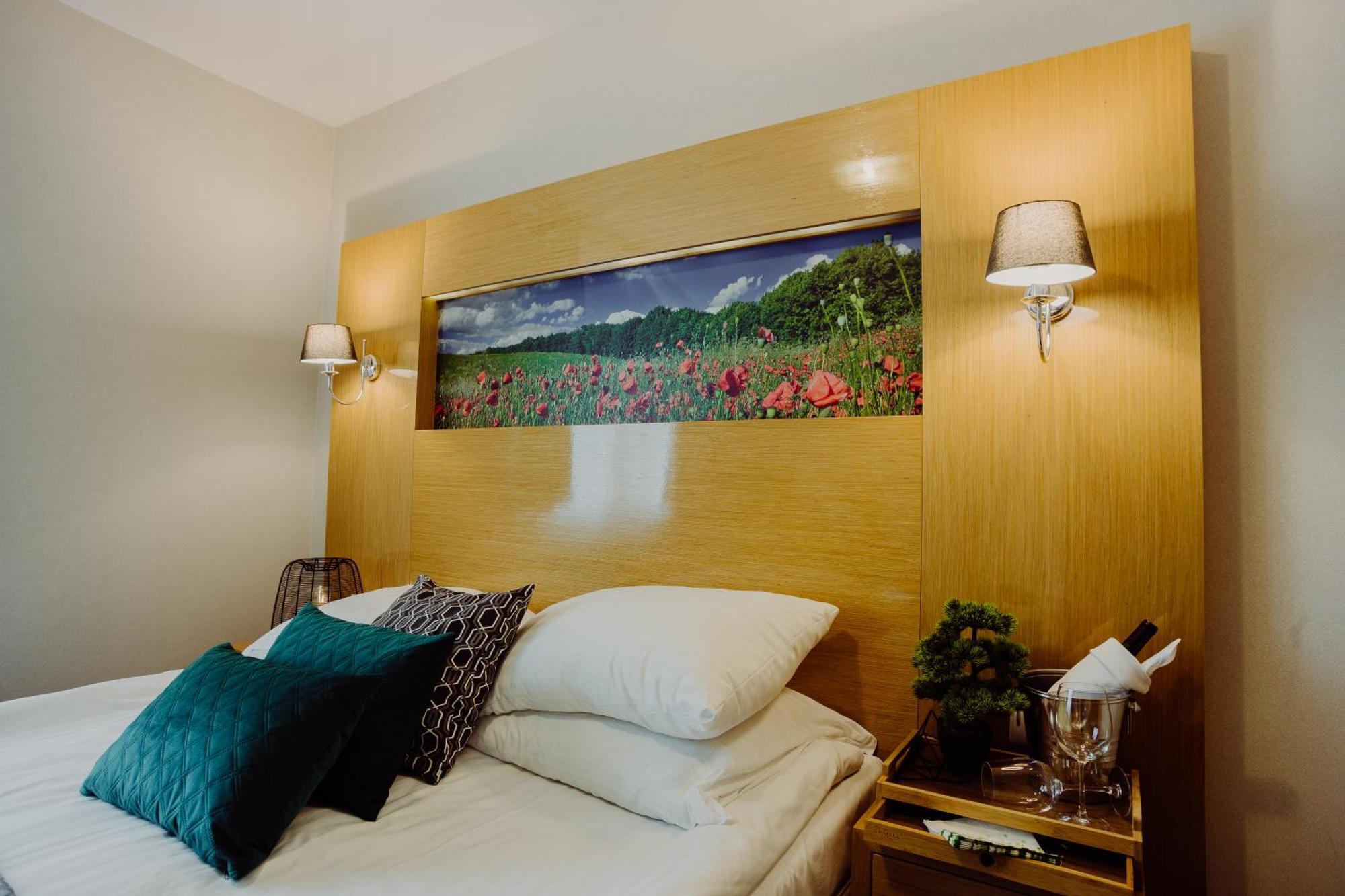 Hotel Bonsai Niemcza Exteriör bild