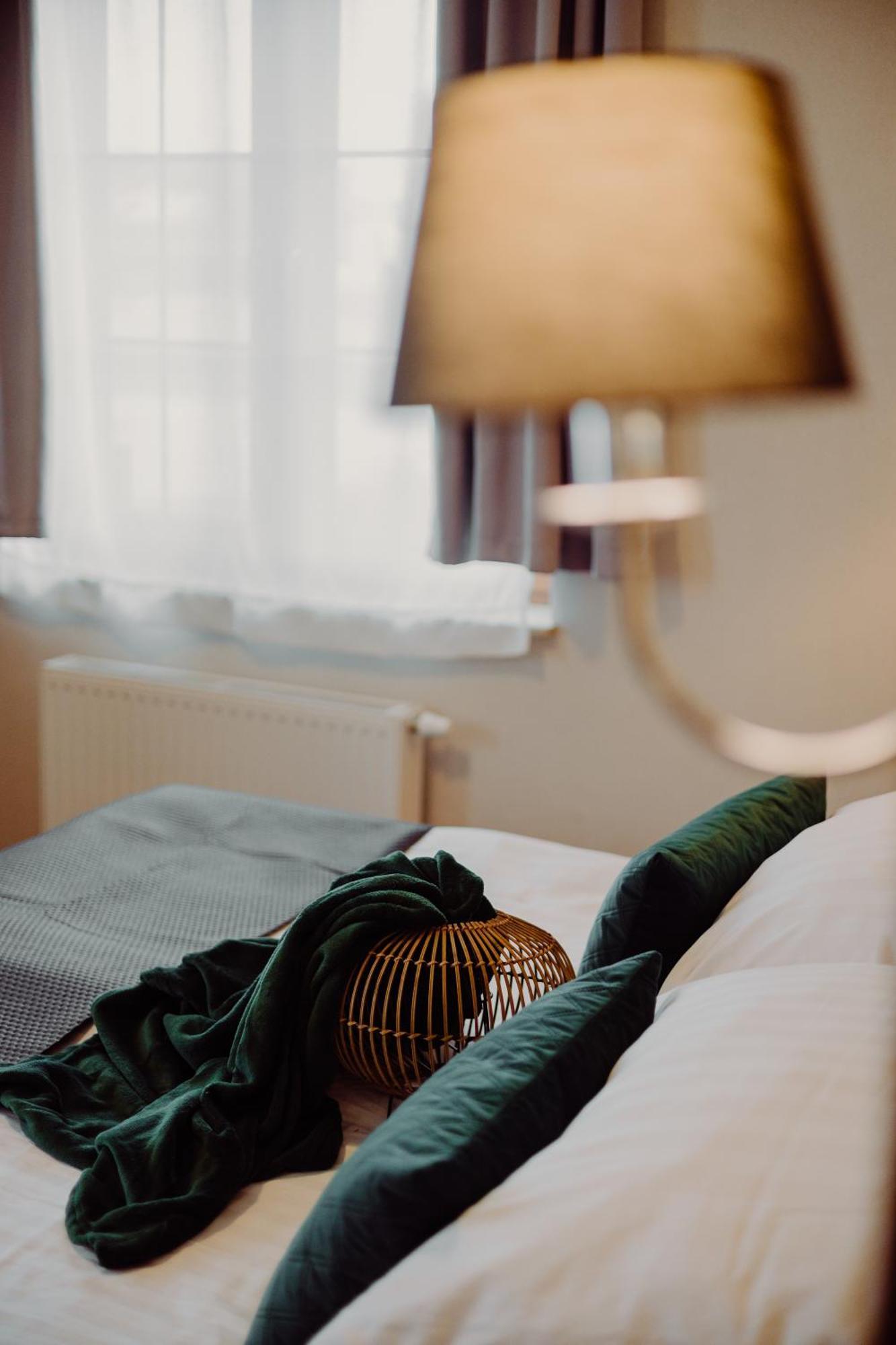 Hotel Bonsai Niemcza Exteriör bild